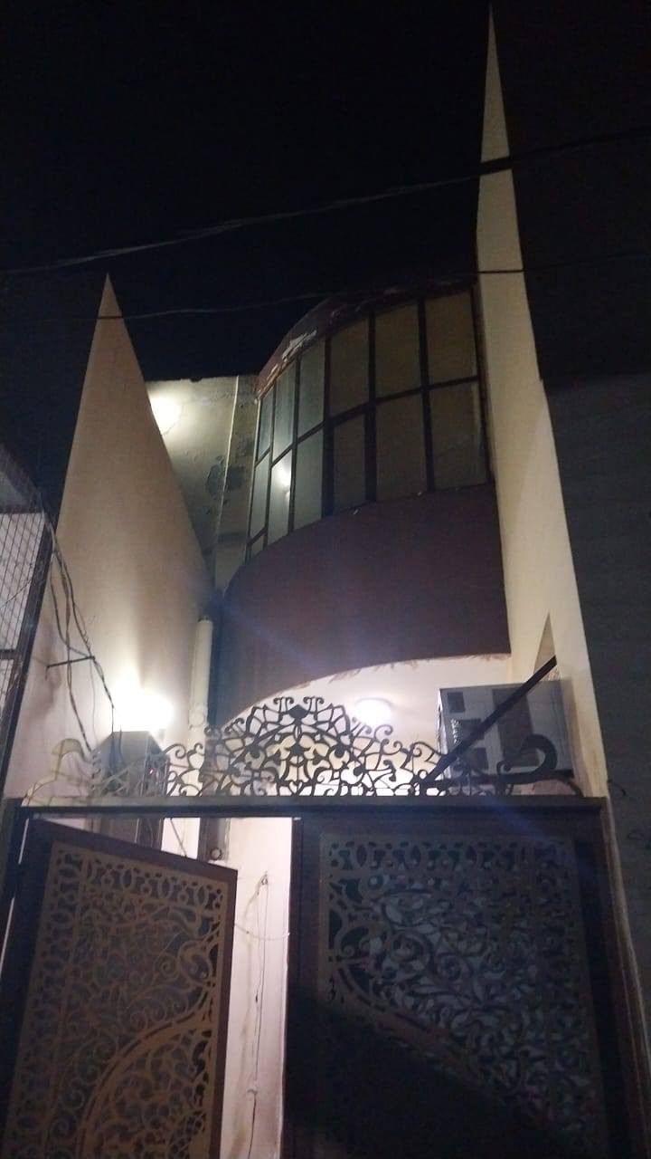 أسعد الله أوقاتكم بكل خير
#دار_للبيع
(الجربوعية الثالثة قرب المستشفى الالماني )

مساحة100م مربع طابقين 10×10
طابق الأول غرفة واحدة+براني+مطبخ +صالة وصحيات
طابق الثاني:غرفتين +صالة
بالأضافة الى محل واجهه البيت 

السعر :95مليون مطلوب 17أسكان
القسط الشهري 155ألف

مراسلة خاص او اتصال *********** أبو سعد
