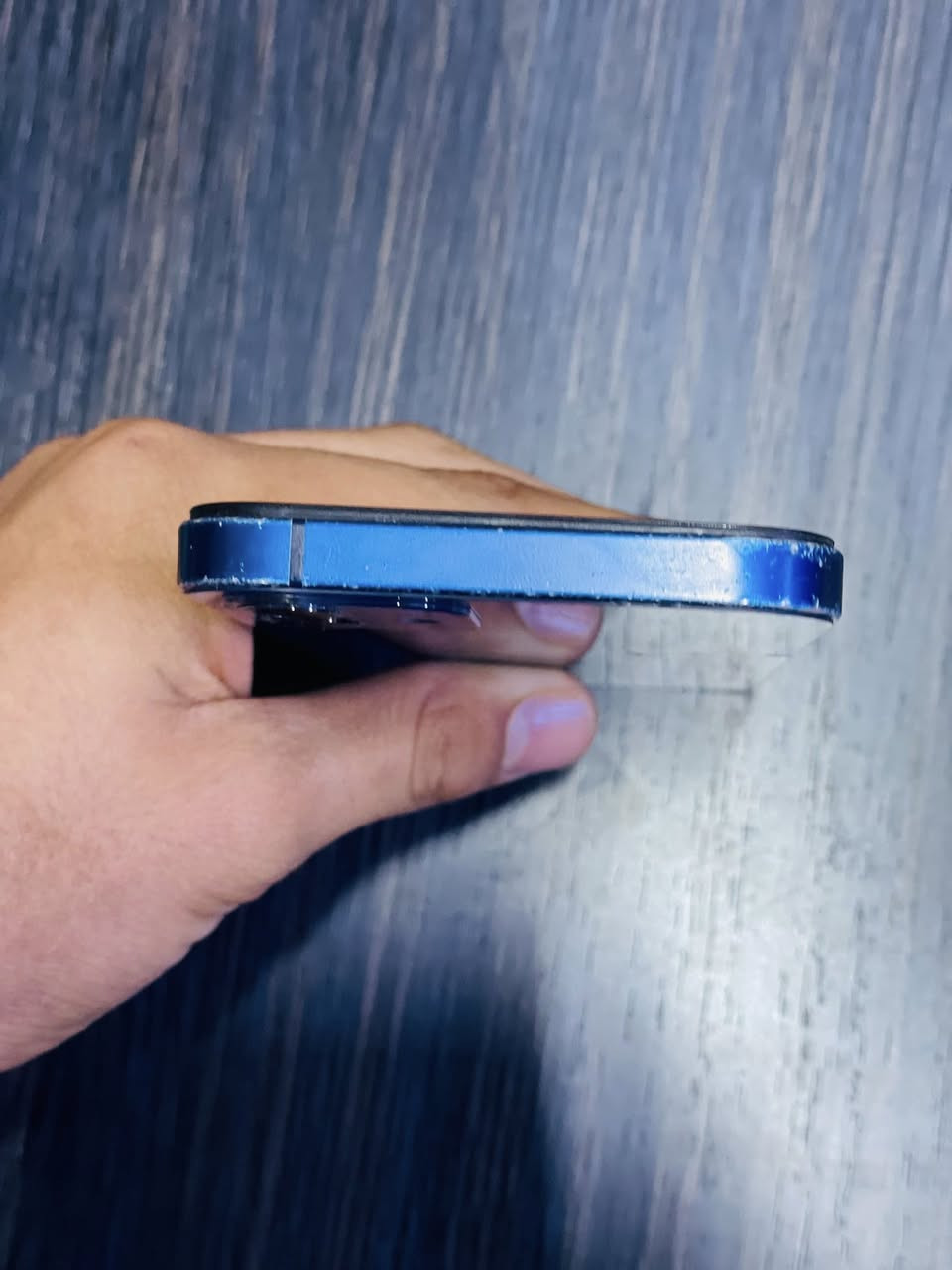 السلام عليكم
ايفون 12 عادي 
ذاكره ١٢٨
مبدل شاشه وبطاريه اصليه وبي الكامره الخلفيه غواش قليل 
السعر ٢٠٠ الف 
للاتصال *********** مكاني بغداد الكرخ
