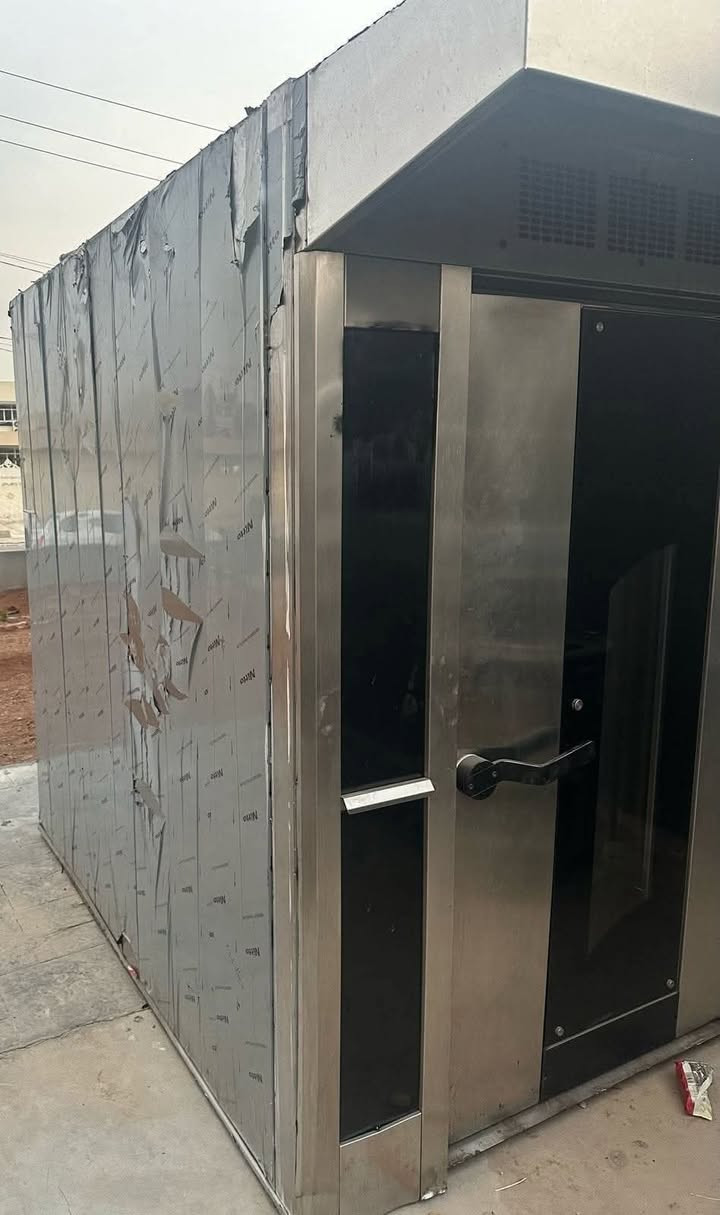 فرن دوار توركي اخوتة جديد موديل 2022 كامل موديل 2022 فرن و حجانة  وقطاعة و لافوفة و مكويرة. و٨ عربانة فول صينة مزرف قياص ٦٠ في ٨٠  بص شي عل شي اريدة بيع قطعة قطعة مابيع
*********** واتساب ***********  جواب بص تلفون أو واتساب
