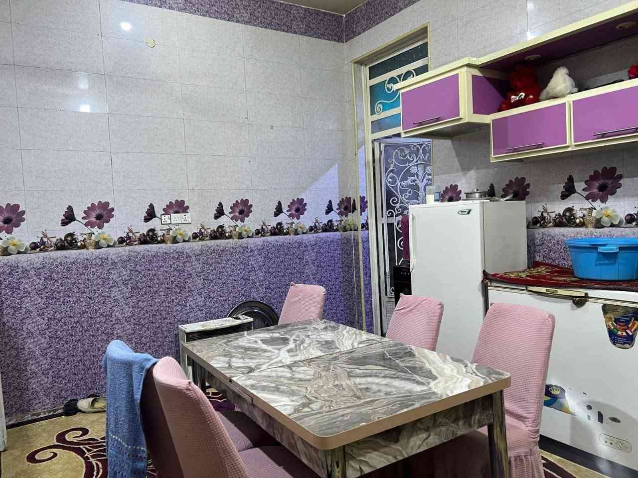 بيت للبيع 200 متر بناء طابوك اربع غرف وصاله عدد 2 استقبال مطبخ بارد والثاني حار  مخزن و صحيات جوه وصحيات فوك شغل درجه اولى الموقع حي الأسرى الزراعي شارع سكلة شامل والشارع كامل خدمات ماء كهرباء مجاري ونت ضوئي قريب على الشارع للاستفسار ***********
