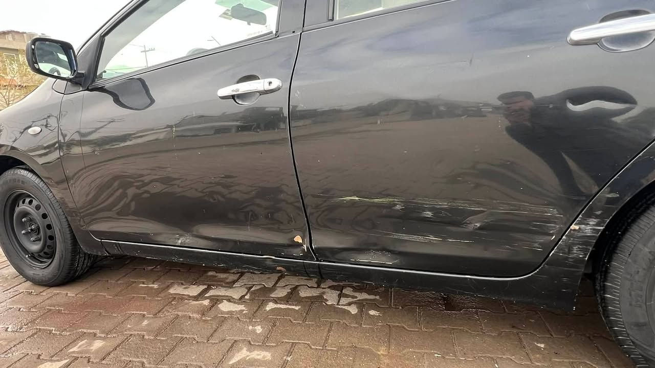 يارس موديل ٢٠٠٨ فول عادي
سنوية لل ٢٧  سيارة ضربتها بالصوره 
وصندوك و بونيد و سقف مضروب لزكه لان مجولحه و لزكه ماعدها اي تأثير  ومكانها كركوك و بيها بطاقة بنزين 
السعر ٧٢ مجال بسيط 
للاتصال ***********
