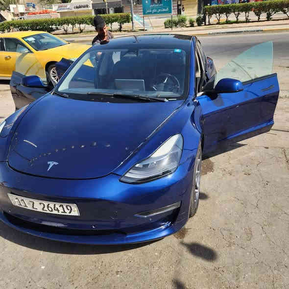 سلام عليكم تسلا مودل 3
تك مأطور سياره خير من الله جاهزه
السياره بيها تبديل بنيد فقط 
تخم تاير جديد 
تبريد شغال 
حادثه موضح بل صور 
بسمي تحويل ثاني يوم 
للإستفسار 
***********
