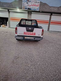 نيفارةبيع موديل 2009سياره دينار ماتصرف عليه07711339556