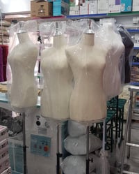 ملكان نسائي( جديد ) غير مستخدم العدد ٤ قطع سعر القطعه ٤٥ الف قفلل وماك...