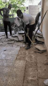 السلام عليكم اخوان الي يحتاج عمال👷⚒️🏠....👇⤵️
♦️ تفليش أرضيات♦️ تكشير جدران♦️حفر صونده ♦️
♦️ تدخيل سبيس ♦️ تطليع تراب ♦️تنضيف أنقاض♦️
..أي شي يخص العماله احنه جاهزين (*********** ) 
مكاني حله اتصل وتدلل...
