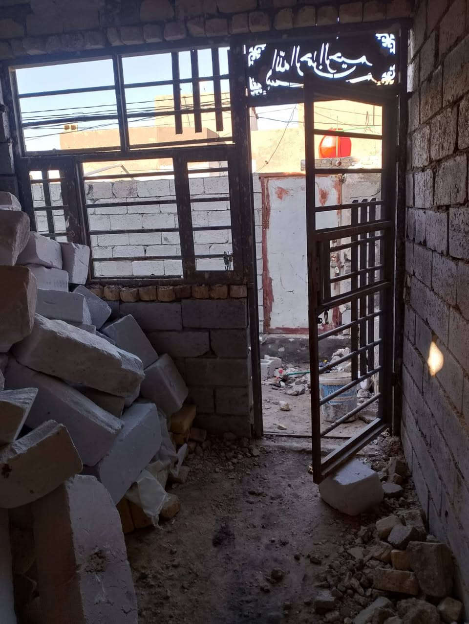 السلام عليكم بيت ورة المشروع بجهت الوكفة لجوة بيت زراعي بيت ما كامل هل موجود السعر ب9 مليون وهاذة رقمي والخاص مفتوح ***********
