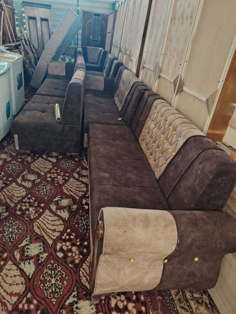 ديوان 20 مقعد نظيف بسعر مناسب للاتصال ***********
