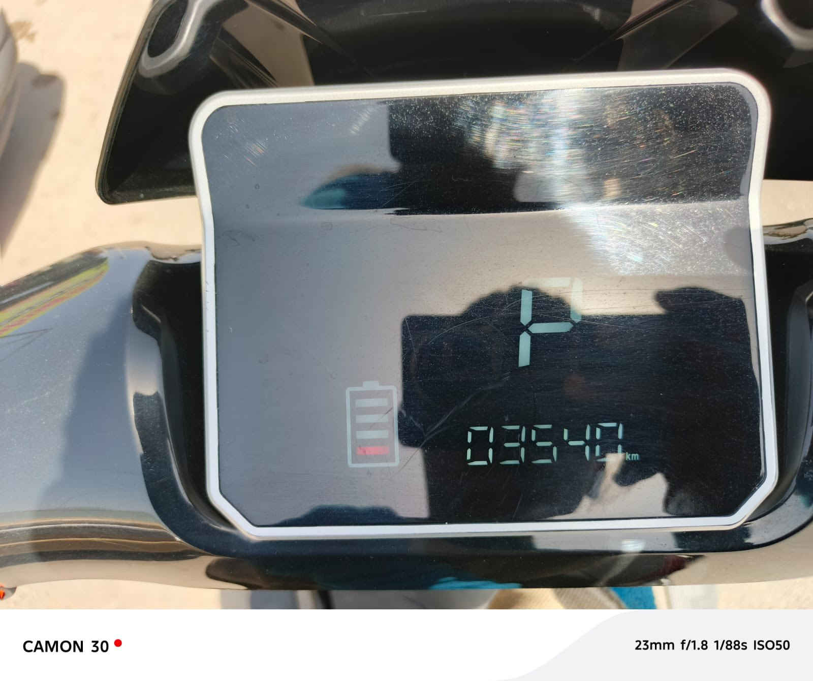 السلام عليكم  دراجه شحن بطاريه ليثيوم تمشي ٥٠،٠٠٠ كيلو موديل ٢٠٢٥مامفتوح لبيه برغي دجه من فئت رونكس امانت الله طسته حلو سعره مليون و250التواصل ***********
