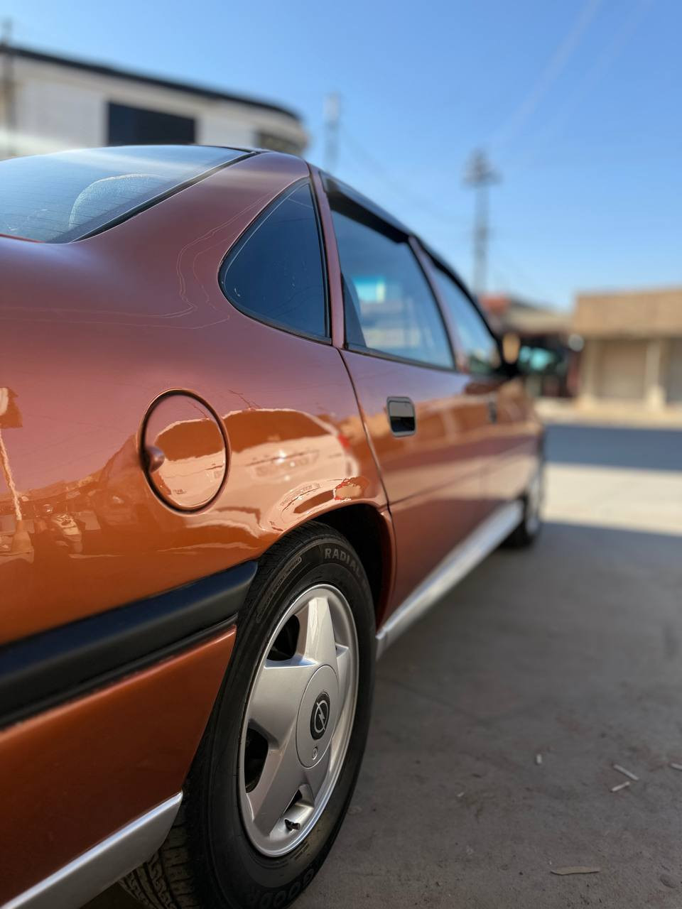 اوبل فكترا  موديل 1995 
سلايت 
اي بي اس 
جام كهرباء
تبريد
باور 
رقم سنويه جديد 
***********
*********** كركوك, العراق
