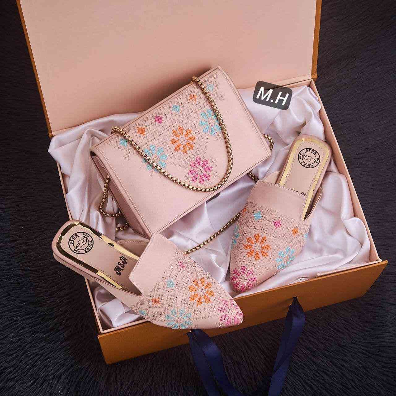 يسرنا أنتقدم إليكم الجديد 
من أواخر صيحات الموضة 
مع العلم انا ثمن جد مناسب  😍
Tayat .37.38.39.40.41 بوسكورة, النواصر


**إذا كنت صاحب هذا الإعلان وتريد حذفه لأي سبب، رجاءا أرسل رسالة إلى الدعم الفني**