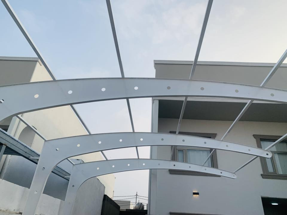 ☀️ تحمي من الشمس وتعزل المطر.. وبلمسة هندسية راقية! 🌧️

من أعمالنا المستمرة في إبداع وفن المظلات والحدادة العامة.. تركيب وتغليف مظلات (القمريات) الحديثة باستخدام مادة البلي كابون الفاخرة والمقومة للظروف الجوية.
إذا تدور على شغل يعزل الحرارة، ويحمي سيارتك أو جلستك بالحديقة، وبنفس الوقت يعطي مظهر جمالي مودرن ونظيف، فهذا الشغل إلك! 💯
ليش مظلات البلي كابون من صفحتنا هي الخيار الأفضل؟
 تقفيل هندسي دقيق: فواصل محكمة تمنع تسريب مياه الأمطار نهائياً.
 مقاومة عالية: خامات أصلية تتحمل حرارة الصيف الشديدة دون أن تتأثر أو يتغير لونها.
 متانة وأمان: هيكل حديدي قوي مع تثبيت احترافي للبراغي يضمنلك عمر طويل للمظلة.
 لمسة ديكورية: تصميم مقوس (قمريات) يعطي فخامة للمكان.
شغلنا مو مجرد حدادة.. شغلنا فن وإتقان يعيش وياك العمر! 🛠️✨بأسعار تنافسية
📍 إبداع وفن المظلات والحدادة العامة 📞 للاستفسار، حجز المواعيد، أو طلب معاينة موقعية، راسلونا على رسائل البيج أو اتصلوا بنا على: [***********]
🏷️ 
⁠#إبداع_وفن_المظلات #بلي_كابون #مظلات_قمريات #حدادة_عامة #مظلات_سيارات #مظلات_حدائق #كلادينج #شغل_إتقان #العراق⁠ ‭
