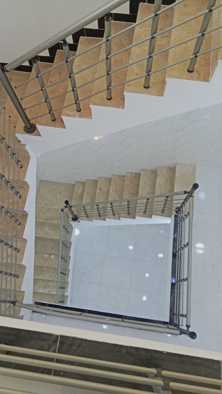 السلام عليكم ورحمه الله وبركاته رمضان مبارك
بيت ١٠٠متر منطقة الاستثمار خلف مرور الرسمية مجاور شقق الزهور بغداد الجديدة طابقين ونص ٤غرف نوم ٤حمامات بناء درجه اولى للاستفسار ***********
