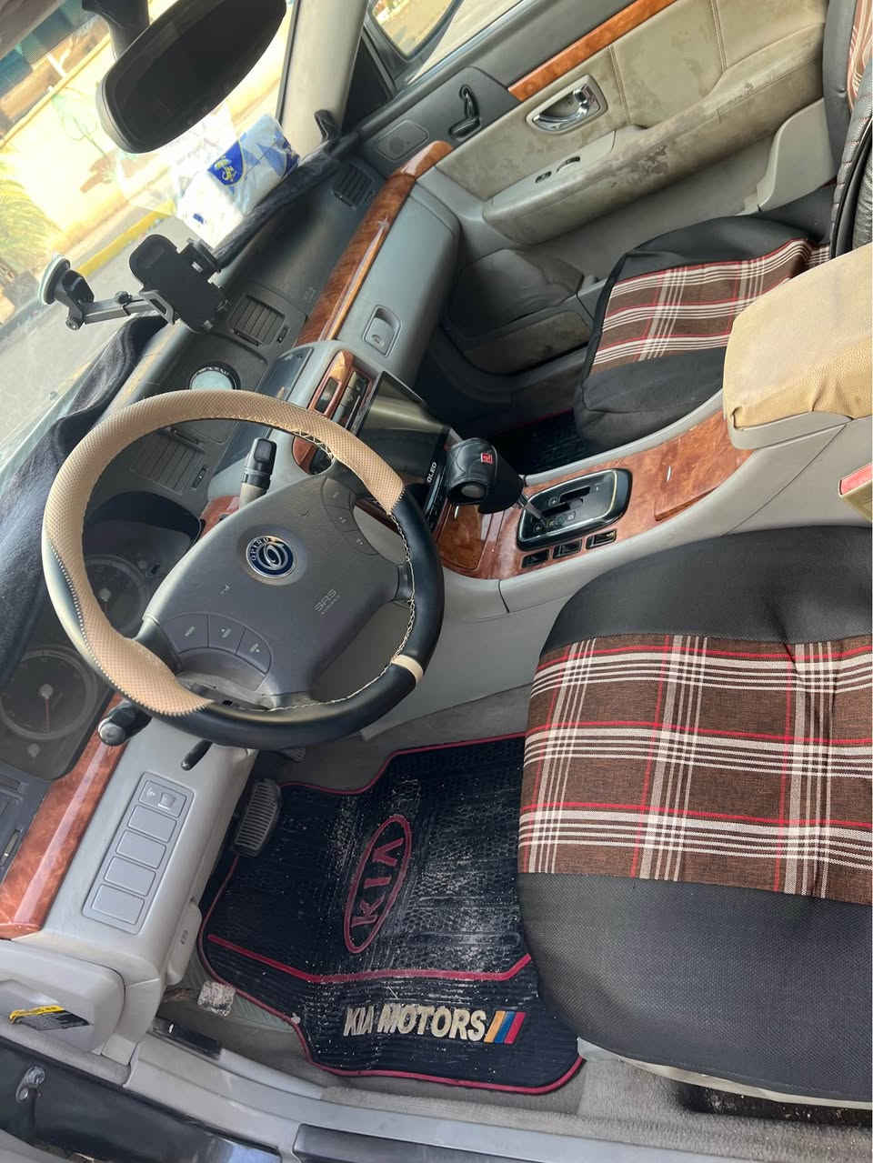 السلام عليكم كيا امانتي موديل 2006 السياره مصبوغه عام للجماليه محوره كير ومحرك افلون خير من الله حداديه جديده طخم تايرات جدد كهربائيات كلها شغاله التبريد مايشتغل رقمها ذي قار راعيها بالناصريه عندي بيها وكاله
مكان السياره البصره ابى الخصيب حمدان 
الاستفسار ***********
السعر 55وبيها مجال البصرة, العراق
