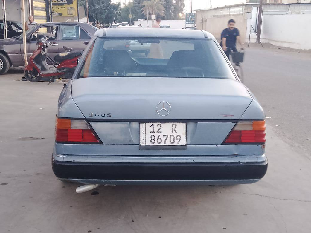 مكلف بالنشر
يالله/ مرسيدس دب ٣٠٠مودي ٨٩
محرك في في تي 
تبريد شغال 
قواعد دبلات بلادية بدون دعمة طخة بسيطة بين البابين 
بيها خياسات من جوة يرادلهن تعمير رقم انكليزي
السعر 48بيهه مجال 
***********
