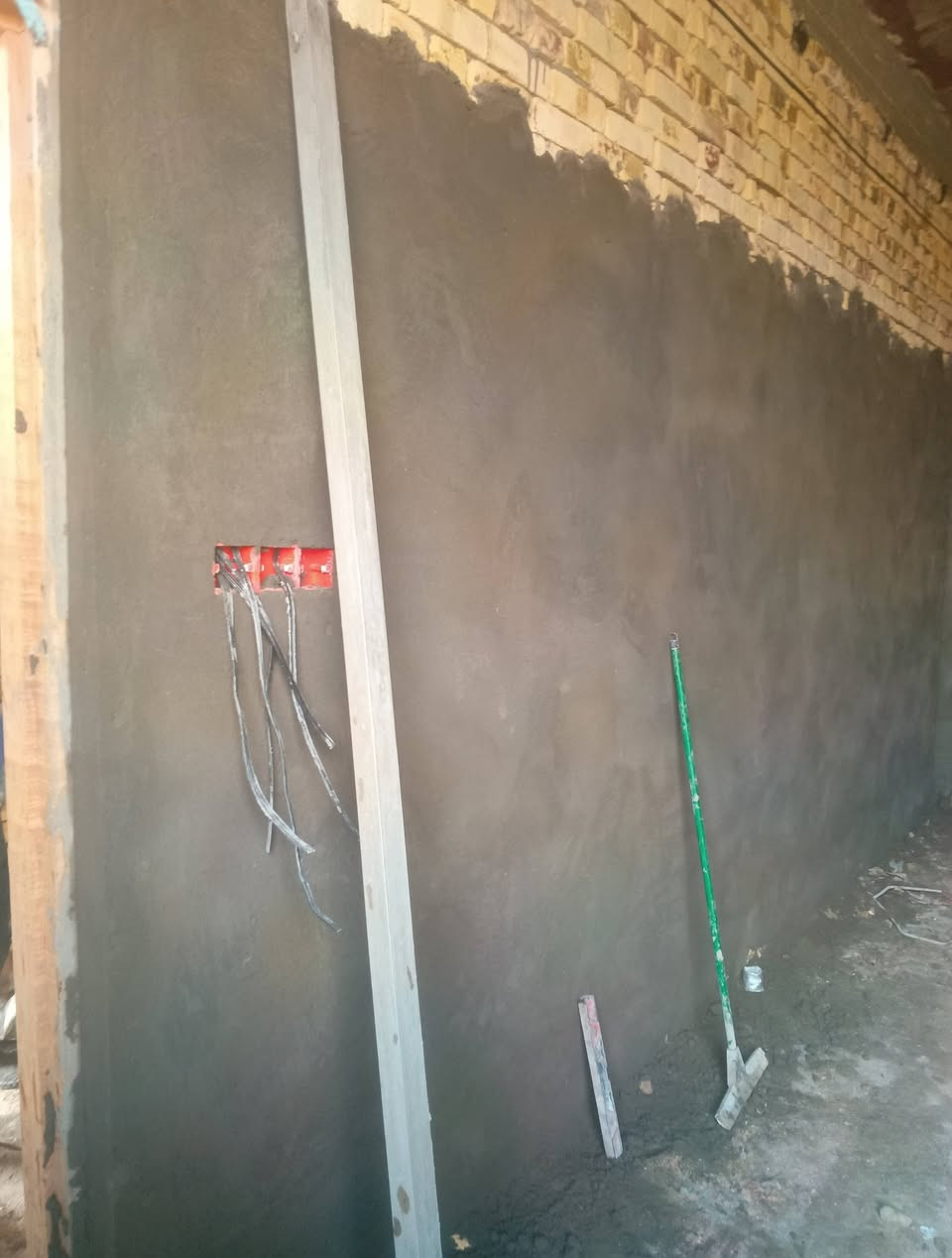 السلام عليكم خلفه لبخ متفرغ  سميت وجص ونثر تكنيد مساطر شغل درجه اولى ***********
