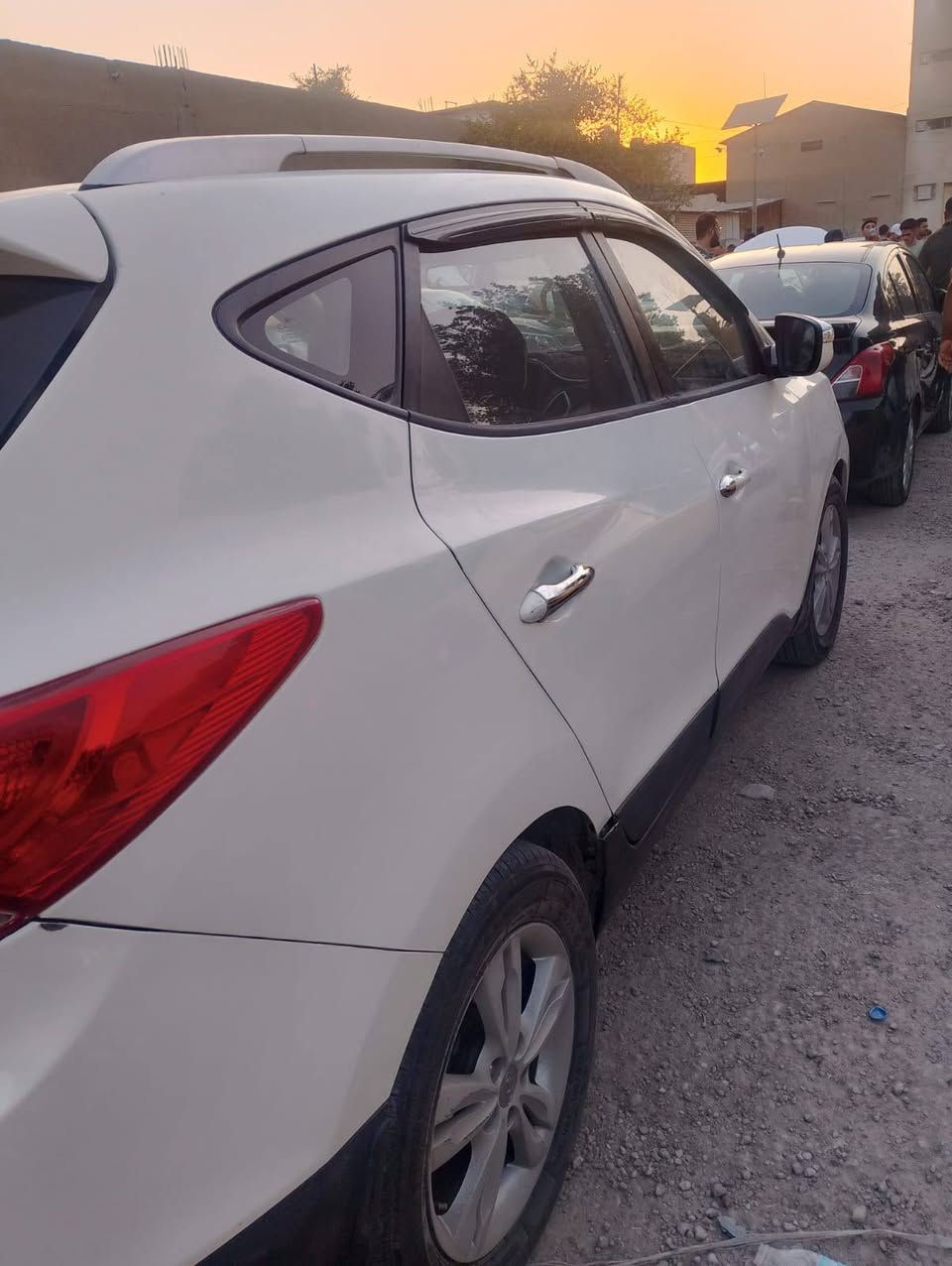 السلام عليكم توسان للبيع موديل 2012 رقم بغداد انكليزي متجايه كير محرك خير من الله تحويل مباشر السعر 110 وبيه مجال مكان حله رقم موبايل ***********عنوان
