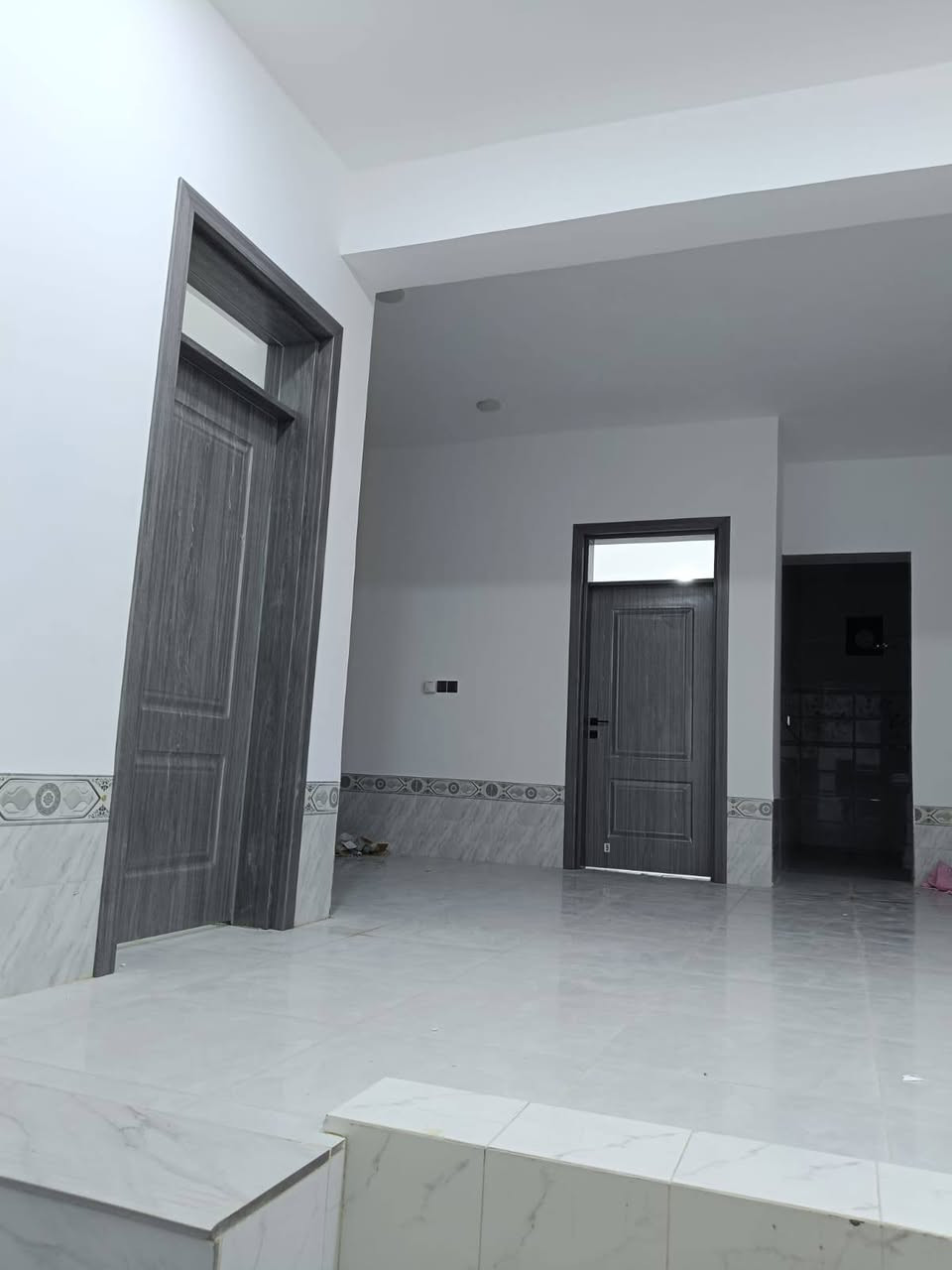 أحد أعمال شركه باب الدار 

في مدينه الخالديه 

______________________________
نصب أبواب داخليه المصممه باعلى معايير الجوده والجمال
لتضيف لمسه فريده الى منزلك
نتميز باحدث الموديلات الحصريه
موديلات حديثه متوفره بجميع القياسات
نحن نحرص على كل تفصيله حتى تكون تجربتكم ويانا مريحه
تتوفر لدينا كافه الموديلات 
أبواب صيني 
أبواب تركي 
أبواب شمالي 
صممت الابواب بمواد عاليه الجوده تضمن القوه والمتانه
ابوابنا ذات جوده عاليه
ضد الماء
عازل الصوت
عازل الاتربه
وباشكال حديثه
التنصيب على يد امهر الكوادر المتخصصه
كذلك تتوفر لدينا اوردرات للقياسات الخاصه حسب طلب الزبون من المواصفات والالوان والموديلات
مستعدون لتجهيز كافه البنايات والمنازل وباسعار مناسبه

مده التجهيز لا تتجاوز ( 5 ) ايام 

زورونا ستجدون ما يرضيكم

العنوان الانبار الرمادي شارع 40 مجاور افران الصباح

متواجدون طيله ايام الاسبوع
من ساعه 9:00 صباحا إلى  9:00 مساء
الجمعه 
 من الساعه 2:00 ظهرا الى  9:00 مساء

الاستفسار الاتصال على الارقام التاليه
***********
***********
