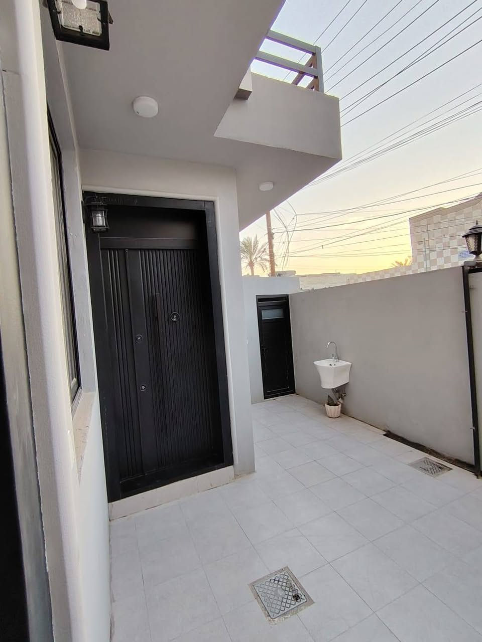 🏘️/ دار للبيع المساحة 160م طابو صرف 
       الواجهة 8 م / النزال 20 
( علماً أن الدار مطلوب 60مليون صندوق الإسكان) 
🧱/ بناء حديث درجة اولى سنة 2026 
الطابق الاول / مطبخ . هول . صالة . غرفة نوم . مجمع صحيات . گراج . صحيات خارجية
الطابق الثاني /  غرفتين نوم . هول . مجمع صحيات 
🌏الموقع / حلة حي 17 تموز خلف معمل  غاز الثورة أو خلف حسينية أحباب الحسين
⭕نستقبل جميع عروضكم السكنية والتجارية والزراعية
#لمعرفة_السعر مراسلة الصفحة أو مراجعة مكتب⬇️
#بشار_للعقار_والمقاولات بداية شارع الحسينية من جهة شارع 60
***********
***********
