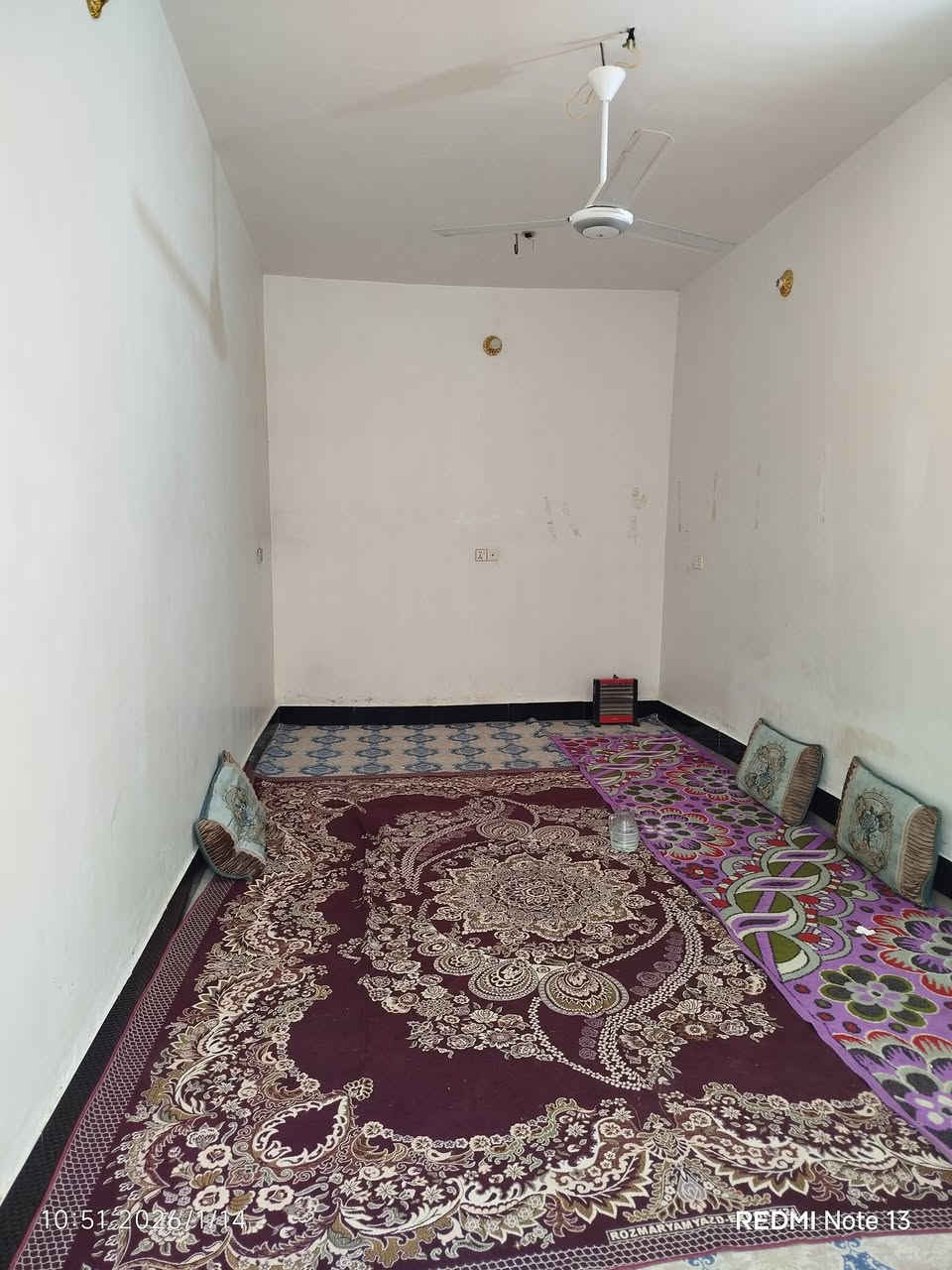 يوجد دار للبيع مساحه 125 في ناحية العباسيه  حي المنتظر طابو صرف 
يحتوي علا طابق ونص الطابق الاول يحتوي علا غرفه صاله واستقبال ومطبخ وصحيات والطابق الثاني يحتوي علا 2 غرف واصاله هيكل للاستفسار 
انتصل علا:  ***********
واتساب ***********
