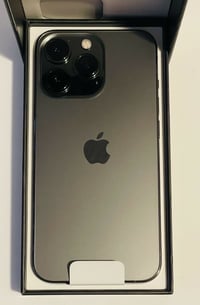 13 برو ماكس  ذاكره 256  امريكي بطاريه ٧٦  مكفول من الفتح والصيانه مع ج...