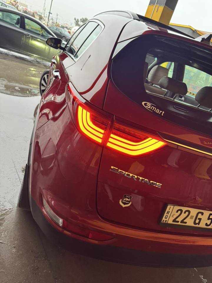 كيا سبورتج 2017
رقم اربيل وبأسمي
السيارة مكفولة من الضربة والبارد والصبغ
 ماشية 160 الف كيلو .. محرك 2400 GDI
مواصفات الفول المعروفة .. 
بصمة .. بانوراما .. شاشة كبيرة .. كشنات كهرباء الامامي تدفئة وتبريد والخلفي تدفئة فقط .. صندوك كهربائي .. نضام ترحيب باليدات .. ترحيب عن قرب .. حساس صندوق  .. مانع انزلاق .. ٣ اوضاع قيادة .. سايد بريك .. وباقي المواصفات الاعتيادية.

مكان السيارة اربيل 

السعر 170

واتساب ***********
