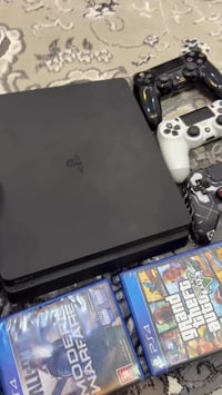 بلي ٤ مستعمل نضيف كلش  يتكون من بلي و ٢ جوستك + جوستك احترافي الاصلي و...