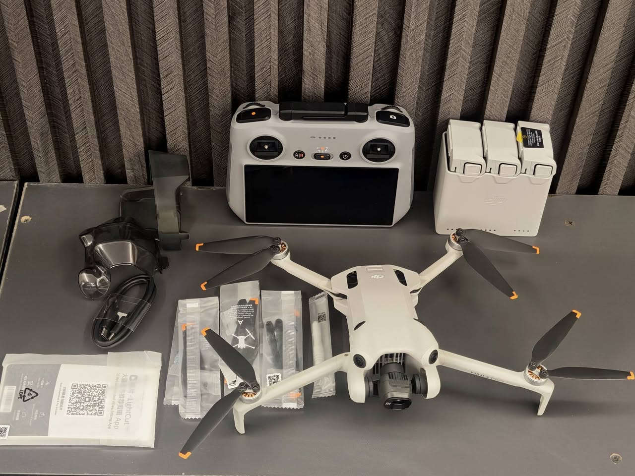 السلام عليكم
للبيع درون dji mini 4 pro
 fly more combo
نظافة 100٪
كل ملحقاتهة موجودة بدون اي نقص
السعر خاص او اتصال
***********
***********

