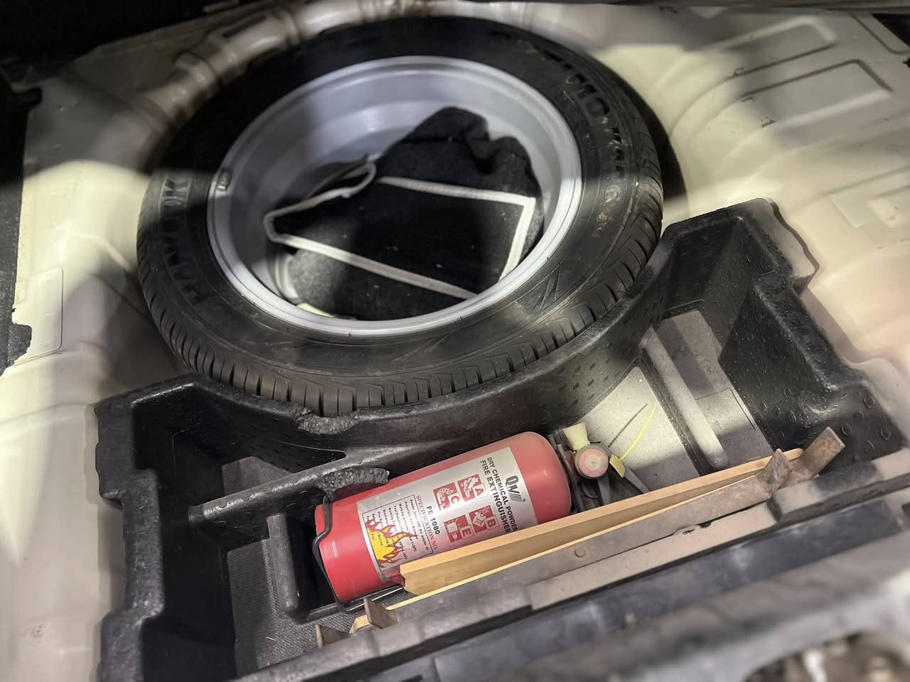 ريو ٢٠١٢  رقم بغداد مكينه ١٦٠٠ جديده  ماشية ٤٨ الف كفاله عامه من الظربه وصبغ والبارد تخم تاير جديد 
السعر ٩٧
*********** 
بغداد حي القادسيه
السعر ١١٨
