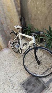 ال سلام عليكم بايسكل c700 السعر 100 وبي مجال النقوصلت التاير المامي اش...