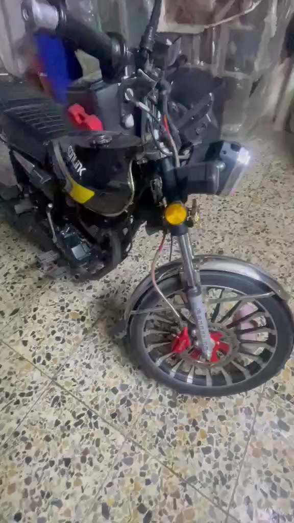 السلام عليكم دراجه للبيع
ايراني سونك برغي ما طاخين بيهة 

مديل 2025  

مكينه ٢٠٠ جديده

السعر750 

مكاني بغداد حي النصر

رقم الهاتف

***********
