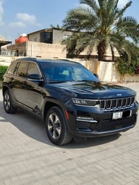 جيب كراند شيروكي 4xe موديل 2024 ماشية 20 الف  مواصفات فول 1/1  سنوية ج...