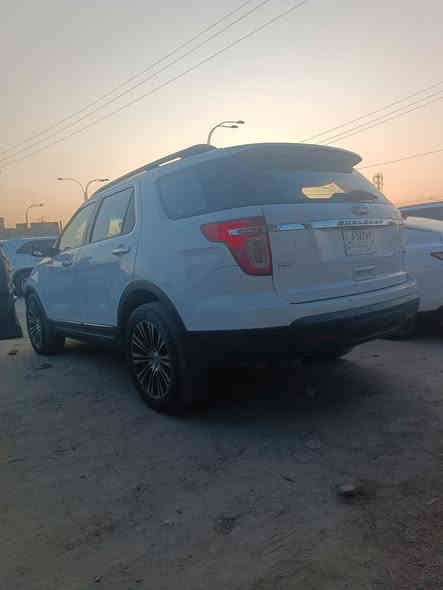 السلام عليكم
فورد اكسبلور. امريكي موديل 2013
 
مواصفات محرك 6/ سلندر 3500  مكفول هو والكير ولاكسل والكشر ( كفاله)
7 راكب 
ثلاث قطع تبريد 
مانع انزلاق 
مواصفات كلش هواي بيها            
تحكم ستيرن 
مكاني حله ابو غرق

السعر 115 بيها مجال قليل 
رقمي *********** اتصال فقط غير متواجد ع الفيس
