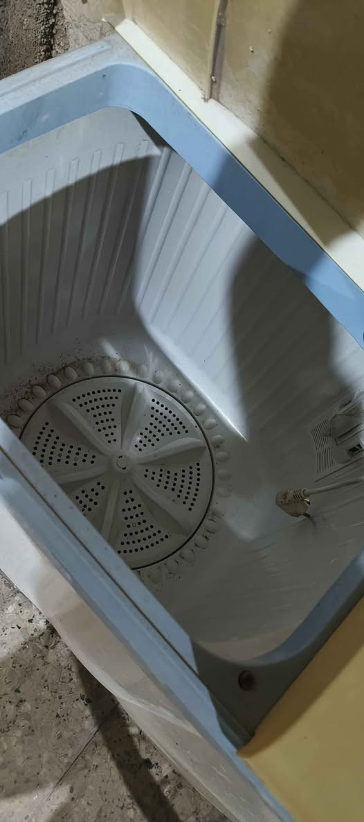 غساله ياباني حجم كبير ١٥ كيلو شغاله على الفحص للبيع سعره ٨٠ وبيه مجال مكاني حي النصر للستفسار *********** النجف, العراق
