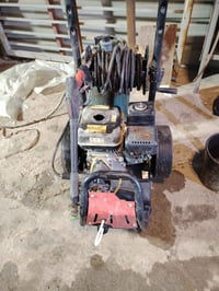 مضخة بانزين حجم ٢٥٠ بارت للبيع العنوان الزعفرانيه 07713848982