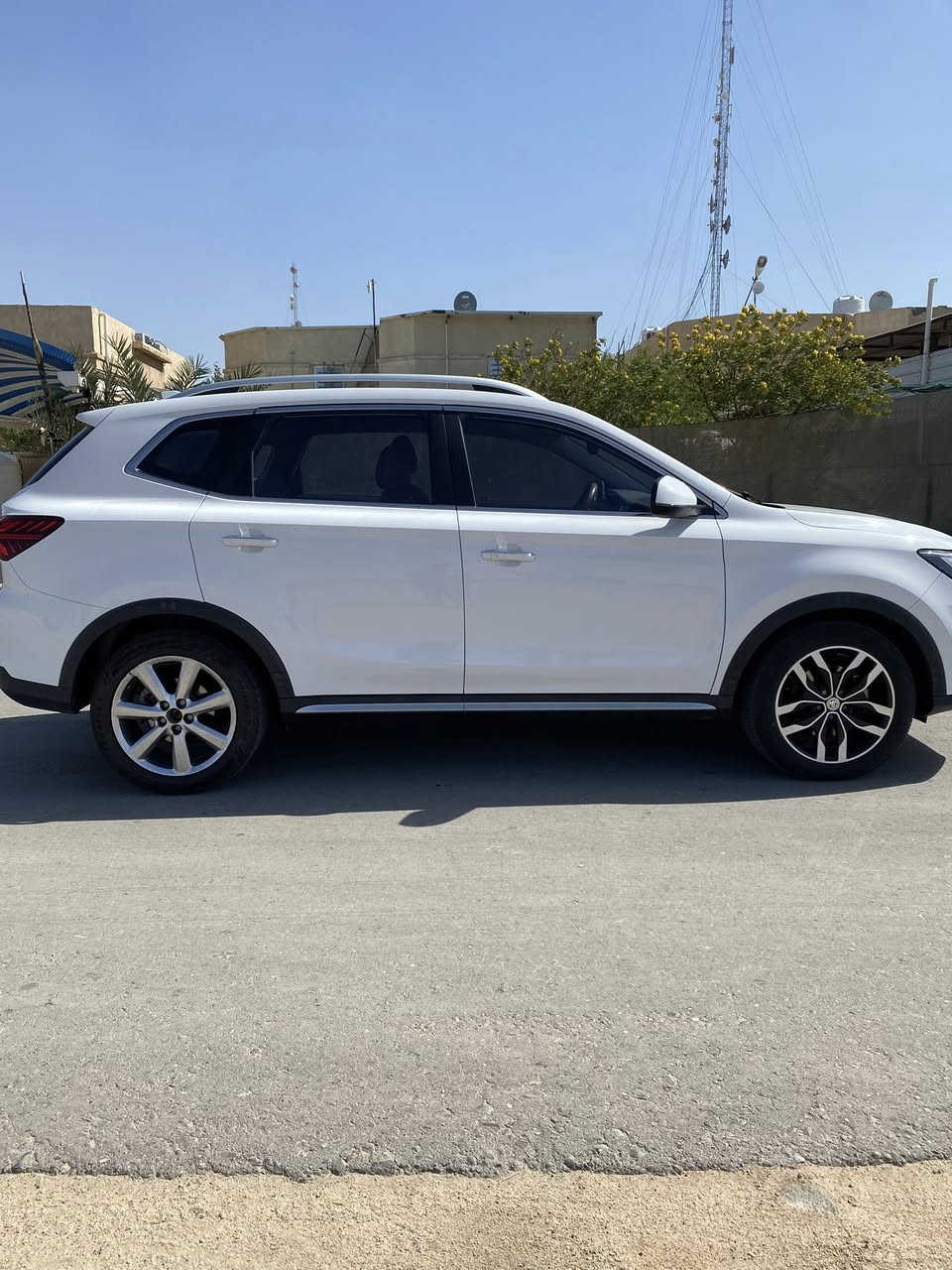 السلام عليكم
للبيع MG موديل 2022  الفئة RX5 
كفالة عامة ضمان شركة ام جي 
ضمان 6 سنوات او 200,000 كيلومتر
ماشية 75 الف 
السيارة شخط ما بيها 
رقم بصرة تحويل مباشر
فول موصفات
بصمة
بانوراما
شاشة جبيرة 
كاميرا خلفية 
حساسات خلفية 
كشنات جلد احمر
گير سبورت عادي 
سايد بريك كهربائي 
اوتو هولد 
دخول ذكي بصمة
محرك 2000 Turbo نوع المحرك TGI
گير CVT 
مصابيح امامية خلفية LED
مانع انزلاق
نظام دفلوك 
نظام نزول منحدرات
مثبت سرعة
تكييف الكتروني
شاشة تدعم :
‏Android Auto
‏Apple Car Play
السعر 125$  ورقه وبيها مجال
مكان السيارة البصرة الزبير 
***********
