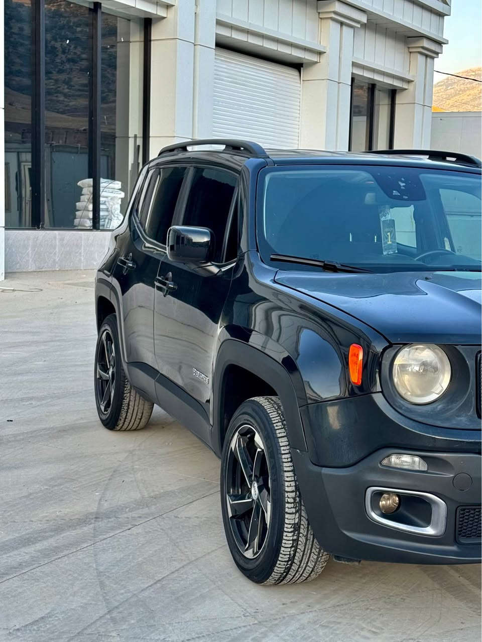 Jeep Renegade 2018 Full
گێر تەماتیک
ماوەی رۆیشتن 59,000 mil
فول مواسفات تەنها سیلایت نیە
دەبل ئەکسل 
بەسمە و شەخال
مەکینە بێ تۆربۆی مەرخوب 
گێر و مەکینەی بەشەرتە نەکراوەتەوە
رەقەم و سەنەوی نوێیە تاکو ٢٠٣٠
بێ بۆیاخ و بێ ئیرباگ 
ئیرباگی نەتەقیوە
دوو سێ ساردی هەیە
هەندەک نوقتە تەزرەی وردی هەیە بێ دیار بوون بە شەرت
رەقەم شانسی ZACCJBBB2JPG73419
نرخی ١٠٥ مەجالەکی زۆر کەم
ژمارە تەلەفون ***********
تکایە مشتەری تێل بکە جوابی نامە نادرێتەوە لەگەل رێزمان سوران, أربيل
