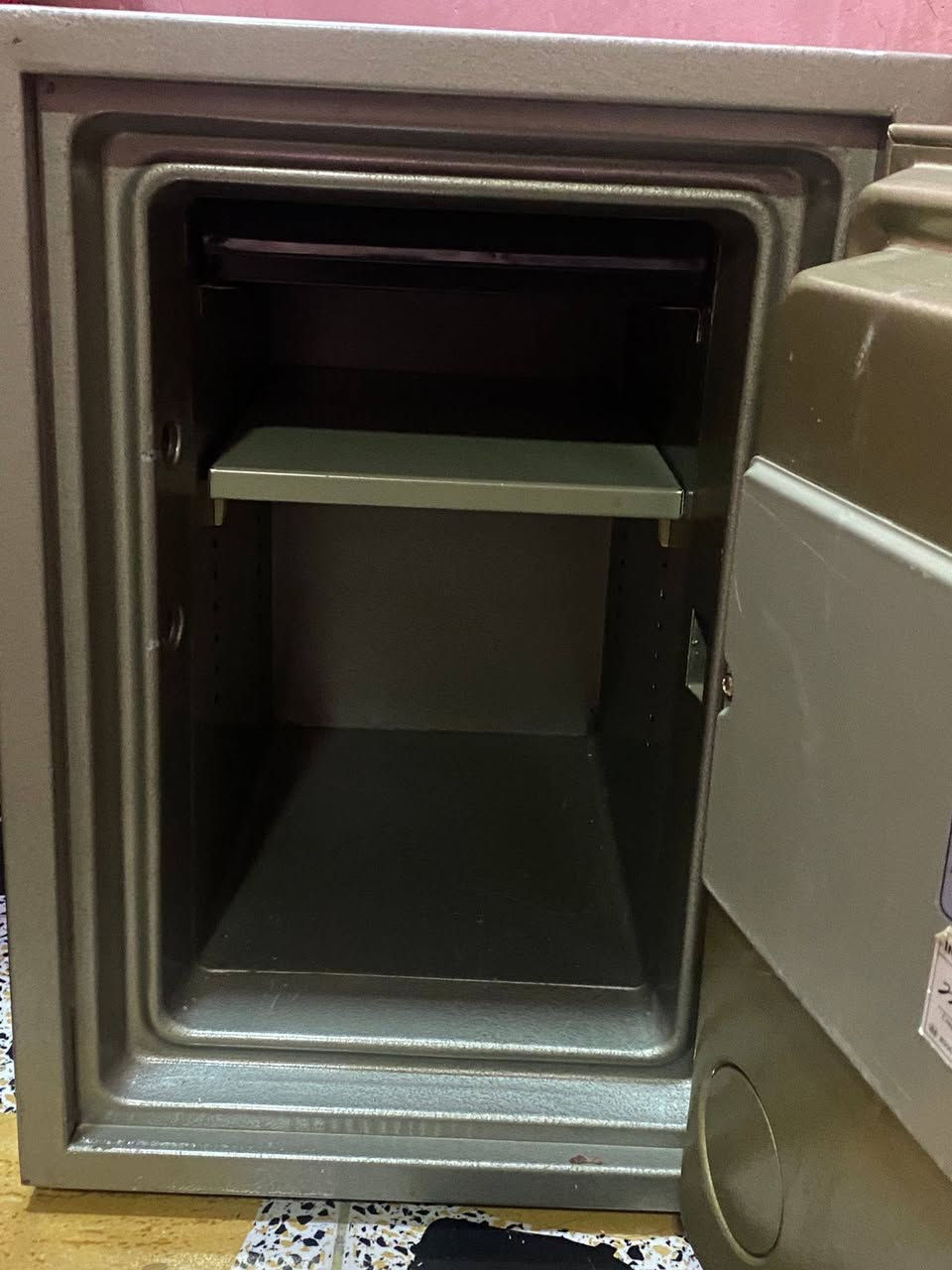 قاصه للبيع ارتفاع ارتفاع 50
عرض35
عمق42
وزن55 السعر خاص العنوان البياع


**إذا كنت صاحب هذا الإعلان وتريد حذفه لأي سبب، رجاءا أرسل رسالة إلى الدعم الفني**