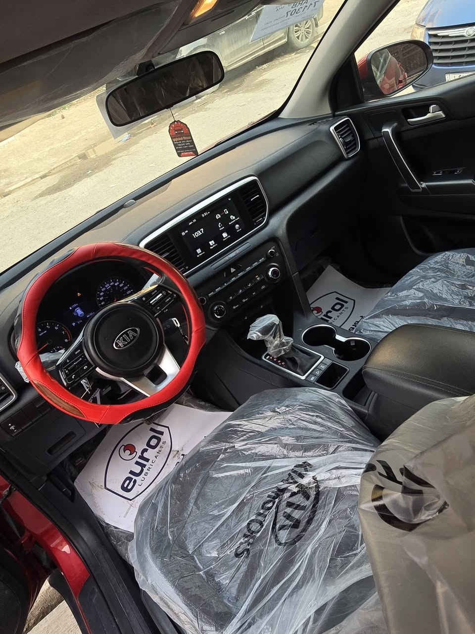 سلام عليكم كيا سبورتج موديل ٢٠٢٠ امريكي مكينه ٢٤٠٠  حادثها جاملغ وبنيد بدون ايرباك وبلعراق بيها شويه بلباب السياره ماشيه ٤٤ الف ميل رقم دهوك ب اسمي اتريد وكاله تريد تحويل اني حاضر
شاشه جبيره كار بلي 
تحكم فول 
اريل نكفيشن 
كشنات تدفئه 
لايت زنون 
لد امامي خلفي 
وبعد بيها اهواي مواصفات 
مواصفات السبورتج المعروفه 
السياره جاهزه ع اخر حبايه وكلش نضيفه 
السعر ١٥٥ وبيها مجال بسيط
غير متواجد ع فيس 
مكان السياره بغداد شارع فلسطين
***********
