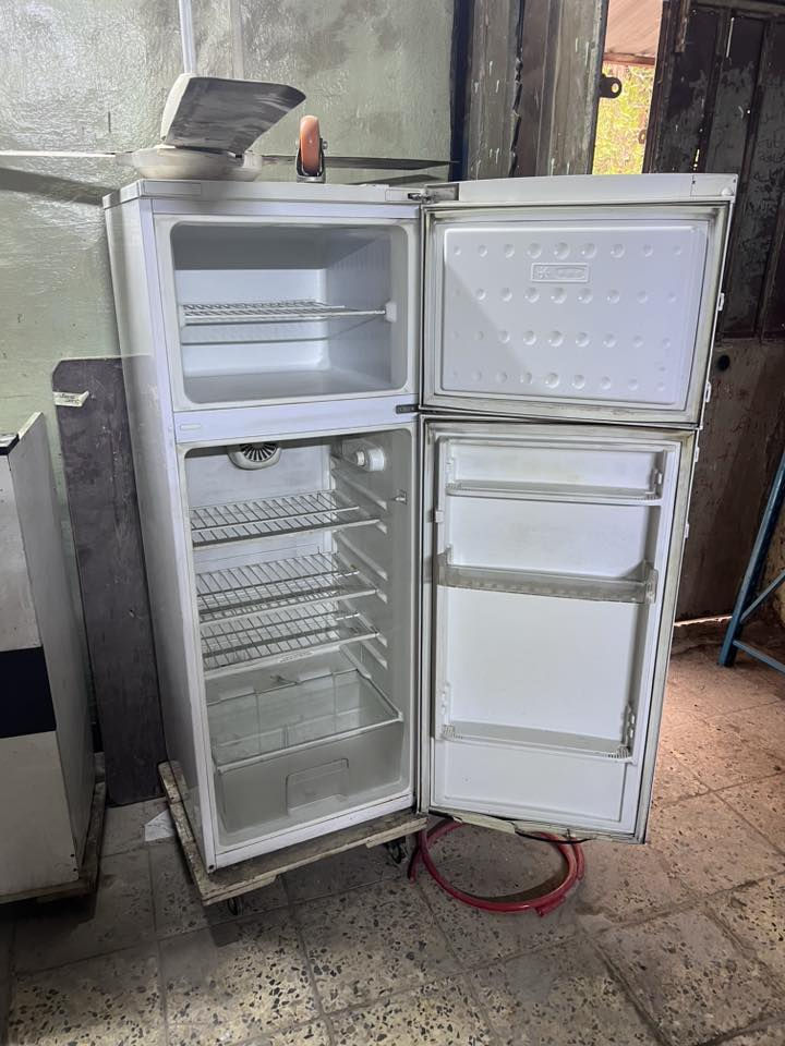 السلام عليكم للبيع ضمان المجمده موجود(٥ )سنين استعمال شهر واحد والثلاجه ضمان تشغيل وتبريد والفريز ثلج 
السعر 525 وبي مجال بسيط بغداد الرقم بي واتساب ***********
