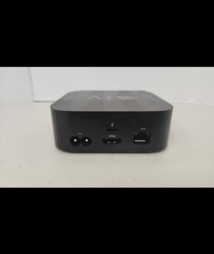 📦 للبيع Apple TV HD الأصلي — موديل A1625
Apple TV HD

✅ المواصفات والمميزات:

- يدعم جودة Full HD 1080p

- ريموت Siri الأصلي (تحكم صوتي ولمس)

- يشغل YouTube / Netflix /Shahid / IPTV / Spotify

- يدعم AirPlay لعرض شاشة الآيفون على التلفزيون

- نظام سريع وسلس من Apple

- يدعم Wi-Fi و Bluetooth

- منفذ HDMI + منفذ LAN للإنترنت

- يدعم تحميل التطبيقات من App Store

- مناسب للأفلام والمباريات والألعاب الخفيفة

- يربط سماعات بلوتوث وأيدي ألعاب

📦 الجهاز مع الكرتون والريموت و واير HDMI 
✅ جاهز للفحص والتجربه
📍 الموقع : الفلوجه
💰 السعر : 80 قابل للتفاوض
للأتصال ***********
