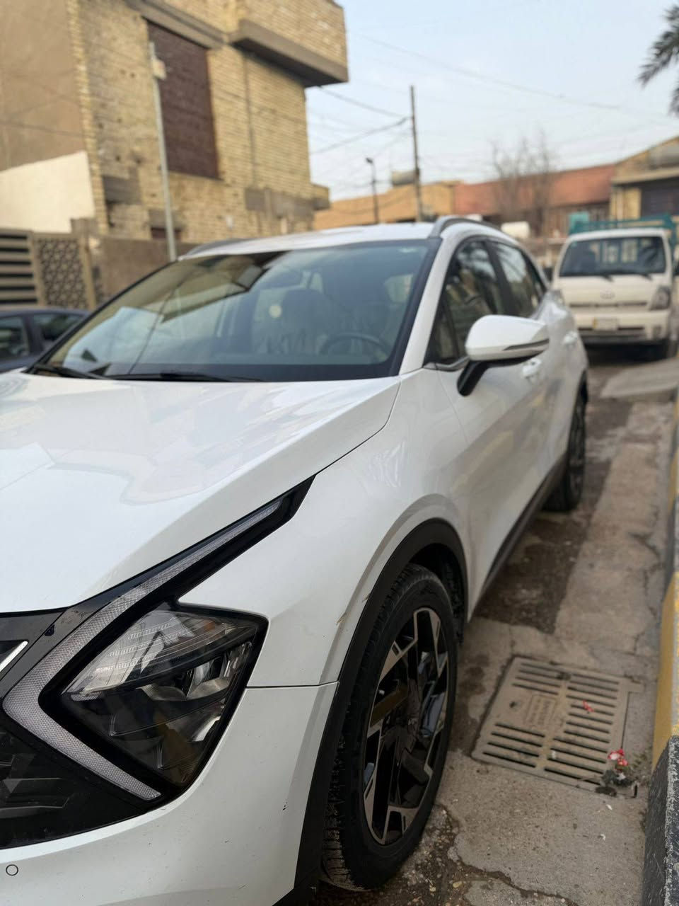 🚗 للبيع: كيا سبورتج 2023 – وارد خليجي
📍 مكان السيارة: بغداد – الكمالية 
📞 للتواصل: ***********

💰 السعر: 205 ورقة 
📊 المسافة المقطوعة: 82 كم
🛠️ المحرك: 4 سلندر 2000cc

⚙️ المواصفات:
• فول مواصفات عدا فتحة السقف
• بصمة تشغيل + تشغيل عن بعد
• مقاعد أمامية كهرباء مع تدفئة
• شحن تايب C بالكشنات + شحن وايرلس
• شاشة كبيرة
• كاميرا خلفية
• حساسات أمامية وخلفية
• تبريد قطعتين
• درايف مود – أوتو هولد – نظام منحدرات
• هاند بريك بصمة
• مرايا كهربائية
• شفتات ستيرن 
• عند بريك دكمه

⚠️ أضرار السيارة:
• صبغ بدايه الجاملغ الأمامي 
• بيه طخه في الباب الخلفي الايمن 
مثل ما موضحه

📌 تفاصيل إضافية:
• رقم/ اربيل 
• تحويل / وكالة
