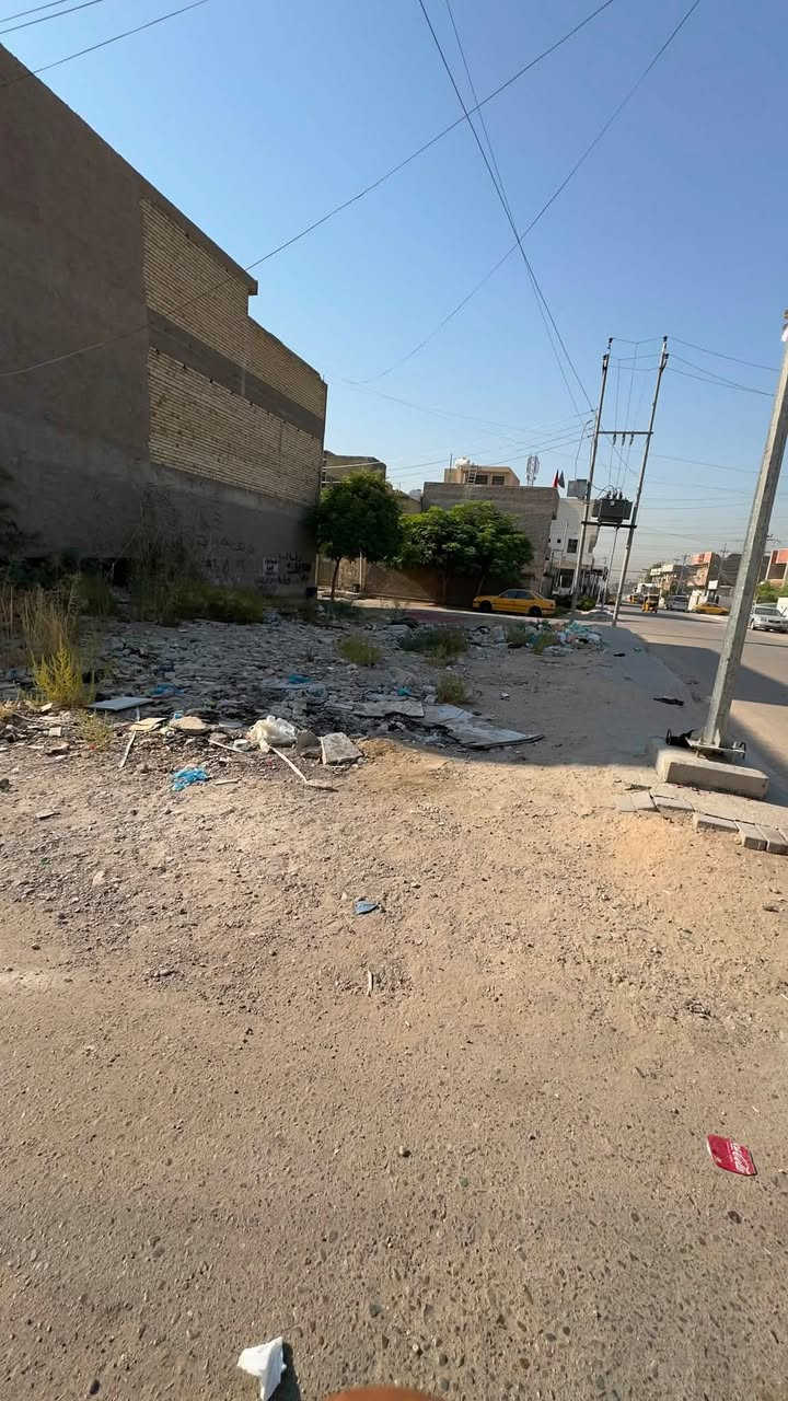 اخوان عندي قطعه ارض.للبيع
سريدات الجديده ،،مدخل الثالث المربع.الاول 
ركن. ١٠٠ متر مربع.  على شارع  تجاري ٢٠
وشارع ١٠  ..
***********
