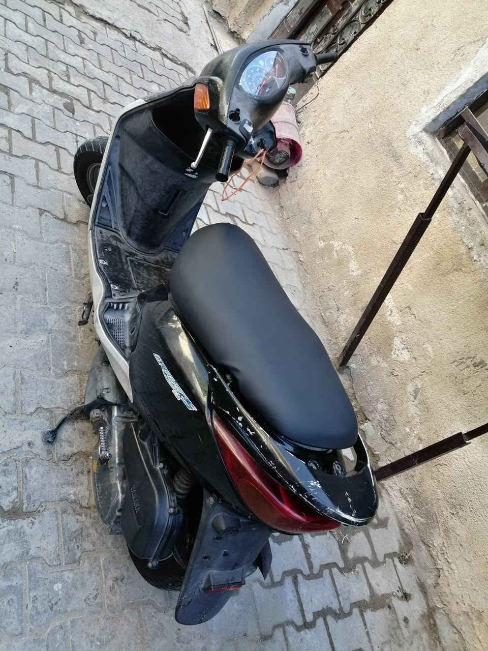 بريز كابريتر اصليه شغاله سلف هندر كهربائيات كله شغال  بريكات دبلادت كله شغال عده كيج سرعه واكف ومال بانزين دراجه نضافته واضحه كدام العين وناعمه  السعر 500 وبيه مجال قليل المكان الحريه الاتصال ***********

