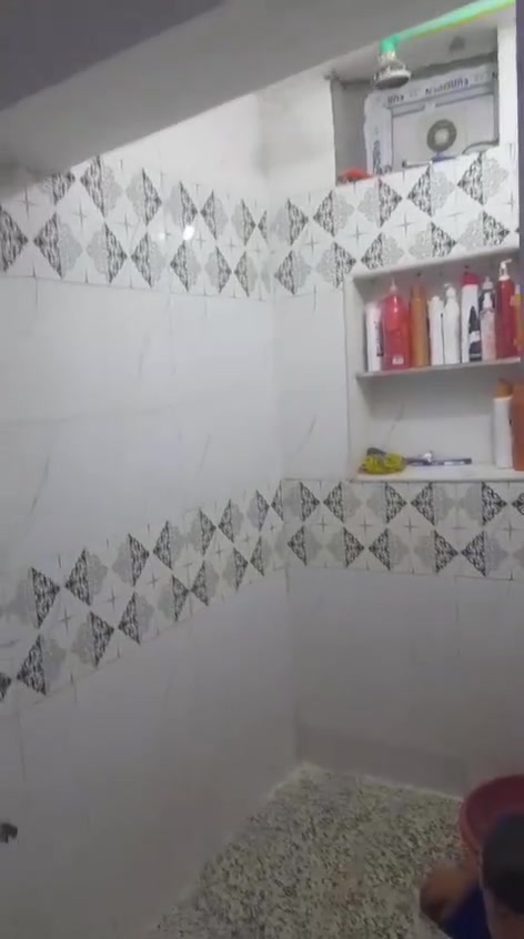 مشتمل ١٠٠ متر  طابو صرف اسمي معالف قرب السوك  مربع (خلفي) يعني تمشي ممر ١٠ متر يكبر بيت ١٠×١٠ .. يحتوي ع غرفه نوع او  إستقبال.  غرفه صغيره  مطبخ او حمام مشترك او واحد خارجي  طابق ارضي ترميم جديد  كله  مجاري او بواري مي او سيراميك.  ذاب عليه ١٠  مليون.. سعر ٧٥ بي مجال الطيبين او تريد اخذ صافي ٦٥ لا بلديه ولا ضريبه عليك بس اتكفل مي كهرباء عليه اصفرهن..وتساب ***********
