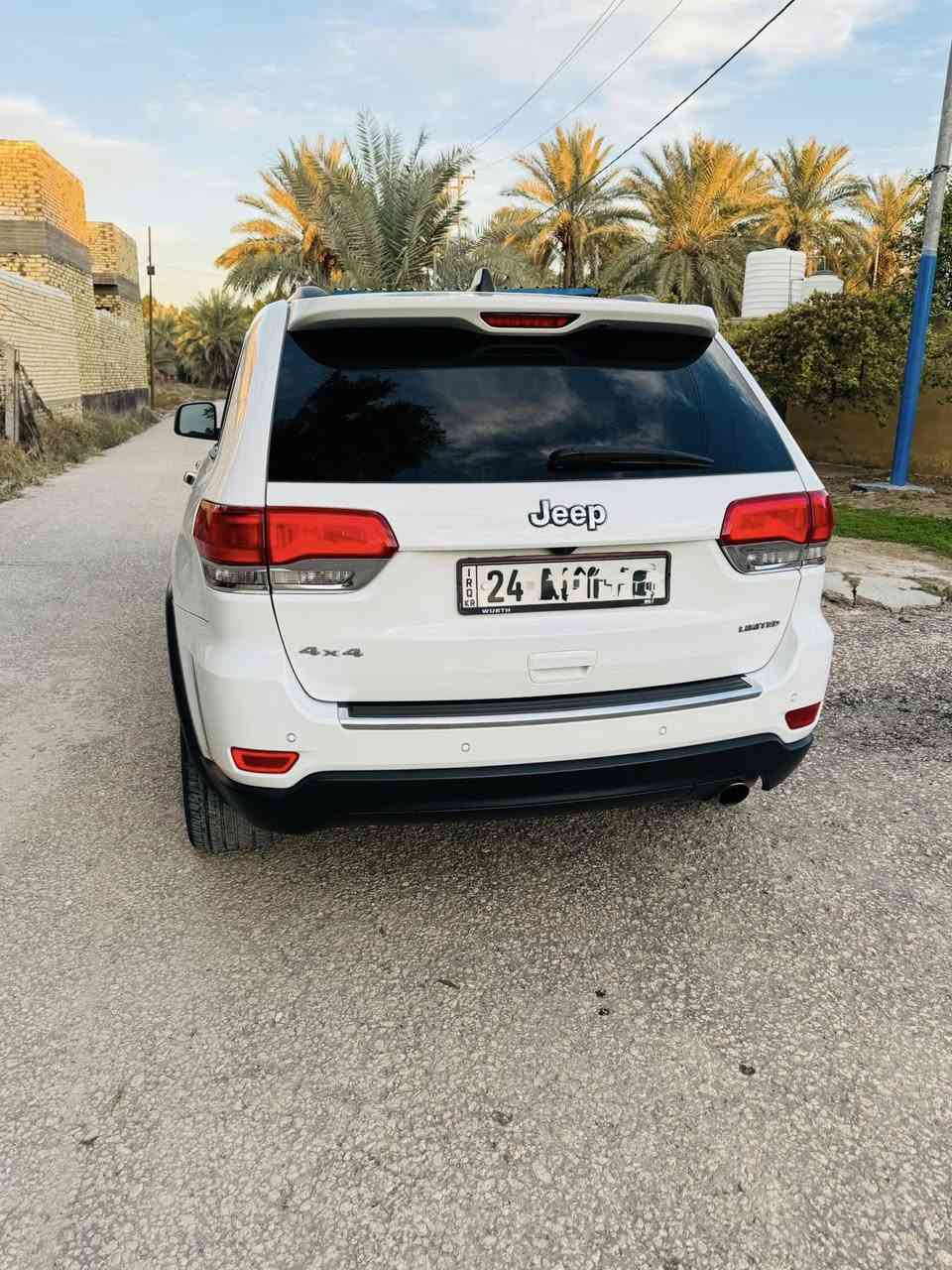 السلام عليكم عن إذن الادمنيه المحترمين 
للبيع جيب موديل 18 
رقم دهوك بسمي شخصيآ مداور ثاني يوم 
هزه وفحص وسنويه كله جديد رقم نكليزي 
ماشيه 90الف حقيقي وقابل لزياده 
سياره لمتد فوول مواصفات 
المواصفات 
فتحه سقف 
حساس امامي 
شاشه كار بلي مع كاميره دواره 
توقيف ذاتي 
.4+4 فور ويل 
جنطه كهرباء شفط 
أربع انضمة قيادة 
اتو ستوب 
داخل جلد اسود بلادي 
كشنات حراريه امامي والخلفي كشنات حراريه
وبعد بيه هوايه مواصفات 
حادث السياره جاملغ وبنيد وشويه من الجاملف ثاني 
صور الحادث مع سونار مرفق مع المنشور 
سياره جدا نضيفه.
السعر المطلوب $225 
مكان سياره بابل حله واي استفسار اتصال ع رقم ***********
