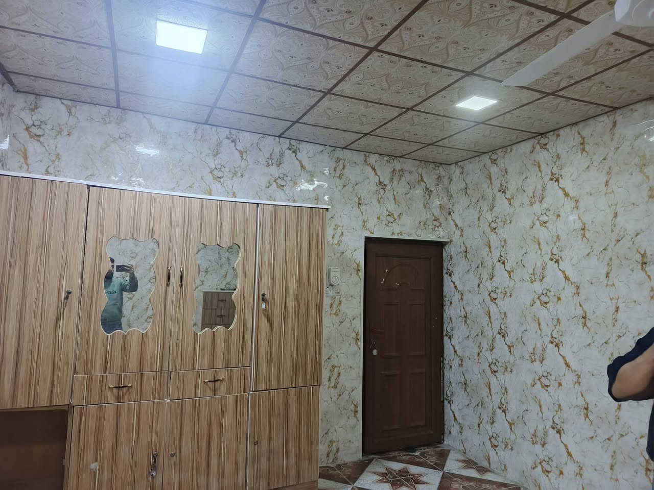 تغليف الجدران ببديل الرخام الاصق ***********
***********
