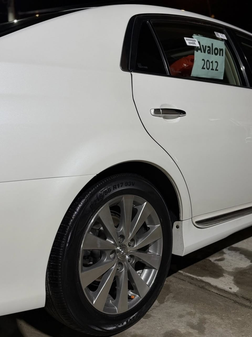 Avalon 2012

نەرمەلۆن ٢٠١٢
گێرومەکينە بەشەرت سەوتی دييجتل نيە 
کەنەديە  ناو خورفە ١٠٠/١٠٠جوانە 
١پارچەو نيو سبوخە بەس پەمپ داعم ولێدراوی نيە 
تەقەورەقەی نيە بۆ مەسرەف مەگەری يەک سەنت مەسرەفی نيە ***********
١٢٥ مەجالی زۆر زۆر کەم
