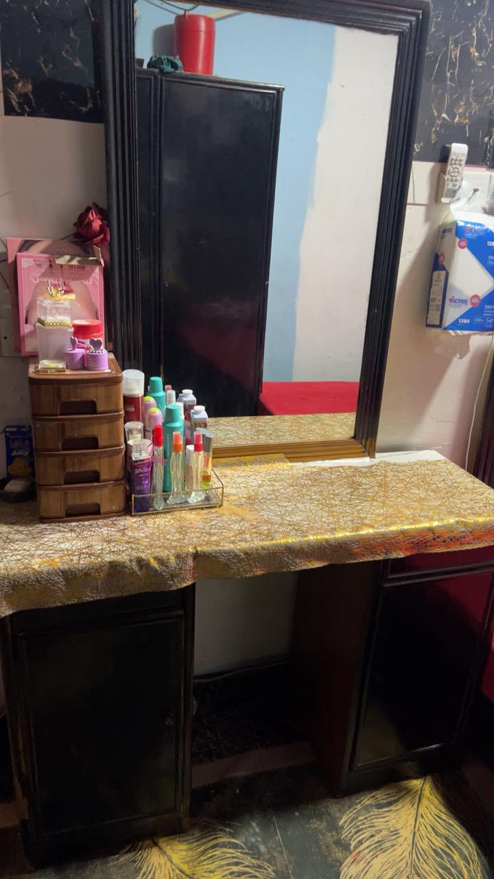 غرفة أخشاب صاج عراقي مصبوغة متكونة مِہטּ ٣ قطع سرير وكنتور وميز تواليت السعر 200 وبيها مجال للاستفسار على هذا الرقم ***********
