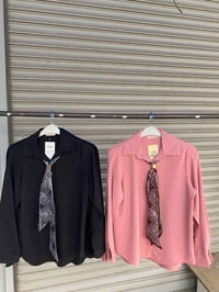 قميص نسائي • ملابس