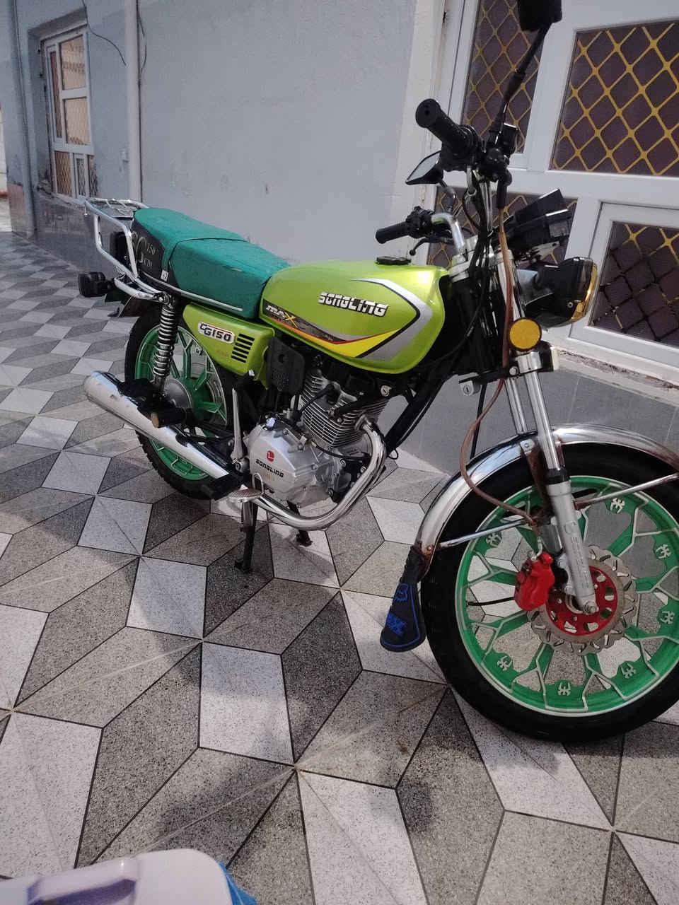 السلام عليكم
دراجه سيفان 24 كفاله عامة
من التاير للتاير مابي اي نقص
صالنصة كاتم محرك 150مكفول
المكان ديالى المقدادية تقاطع الوجيهيه
للاستفسار الاتصال على الرقم ***********
